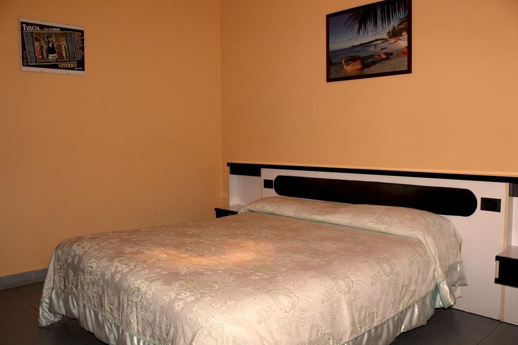 Hotel Falisco Fabrica di Roma Chambre photo