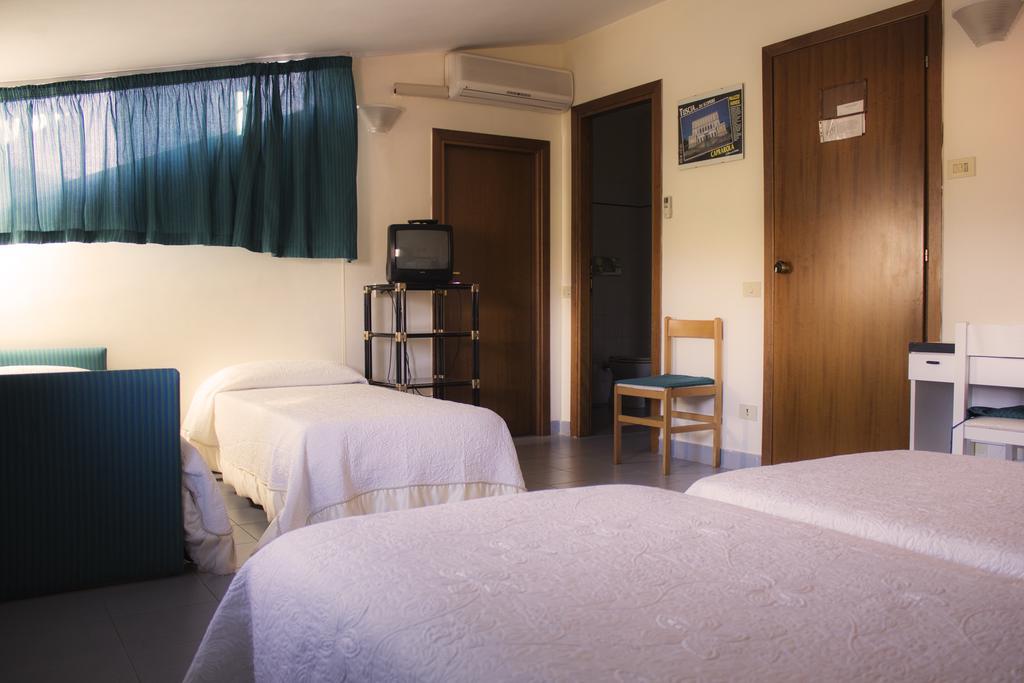 Hotel Falisco Fabrica di Roma Chambre photo