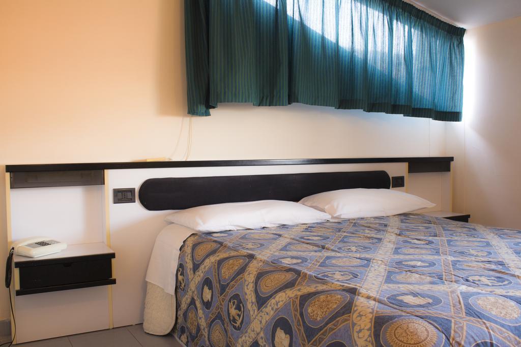 Hotel Falisco Fabrica di Roma Chambre photo