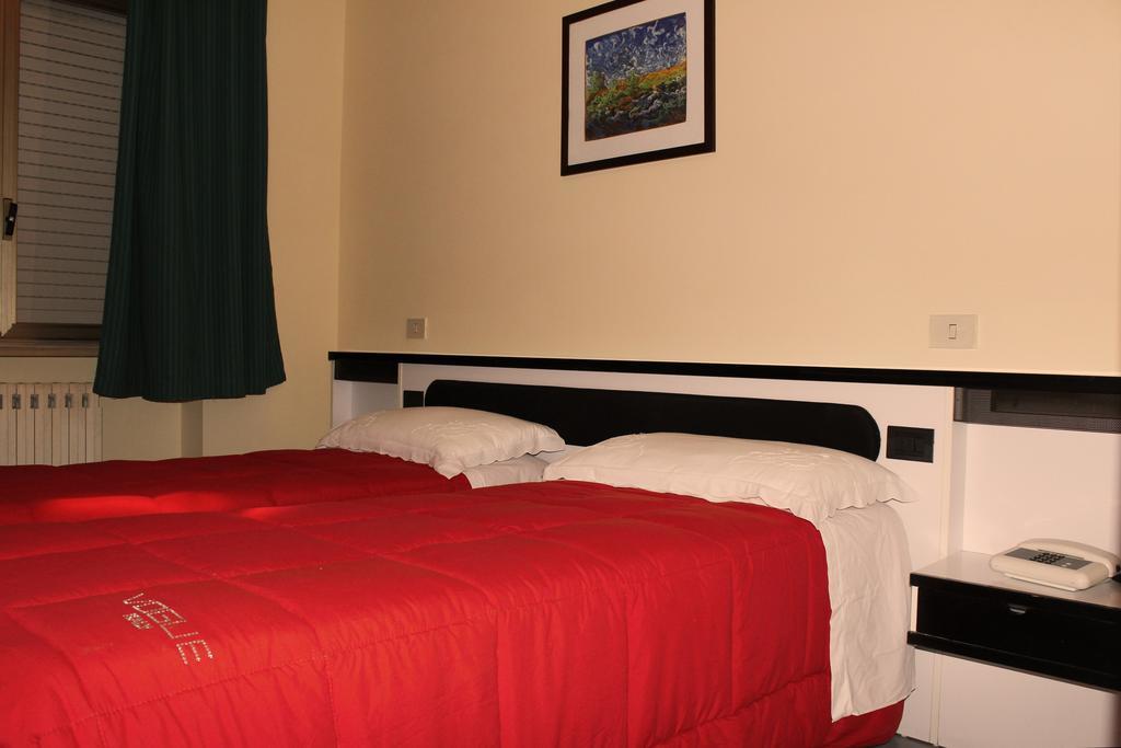 Hotel Falisco Fabrica di Roma Chambre photo